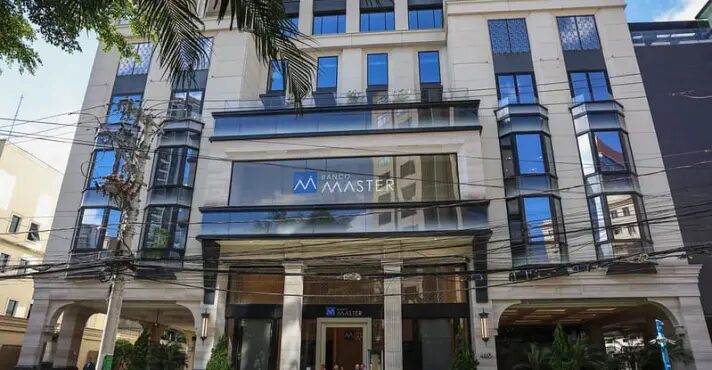 Justiça Federal determina depósito judicial de valores retidos do Banco Master pelo INSS