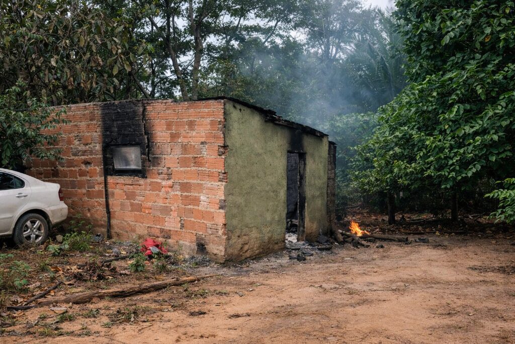 PM prende suspeito de incendiar casa após discussão com a esposa em MT