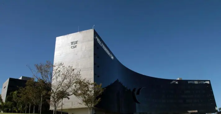 Justiça do Trabalho pagou R$ 1 bi acima do teto a juízes em 2025