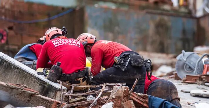 Mortes por temporal em MG chegam a 64; centenas estão desabrigados