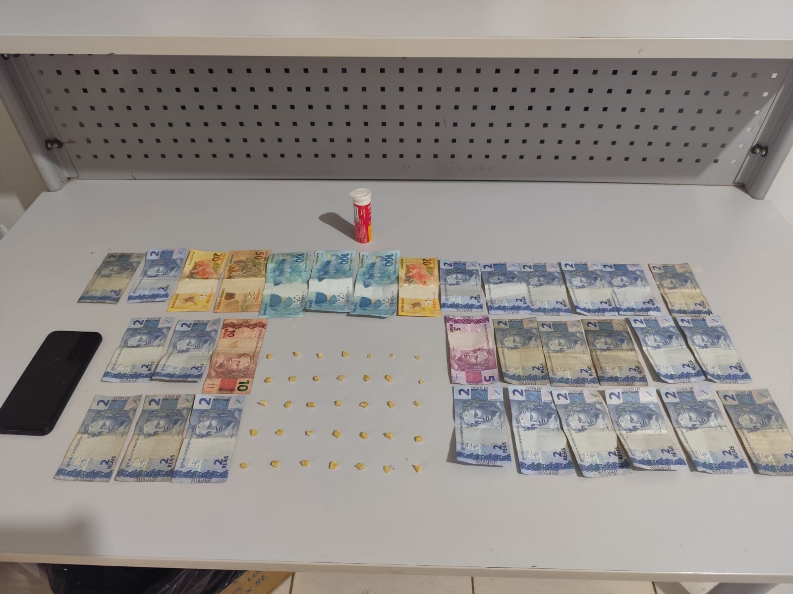 Ação rápida da polícia resulta na prisão em flagrante por tráfico de drogas em Rondonópolis