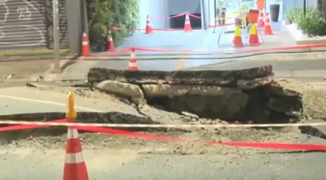 Explosão abre cratera na Rua da Consolação, em São Paulo