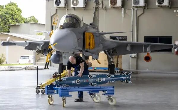 FAB dependeu de verba de última hora para evitar paralisação