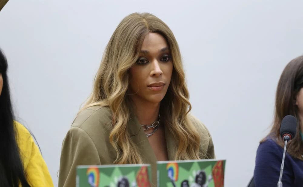 84% dos brasileiros rejeitam Erika Hilton na Comissão da Mulher