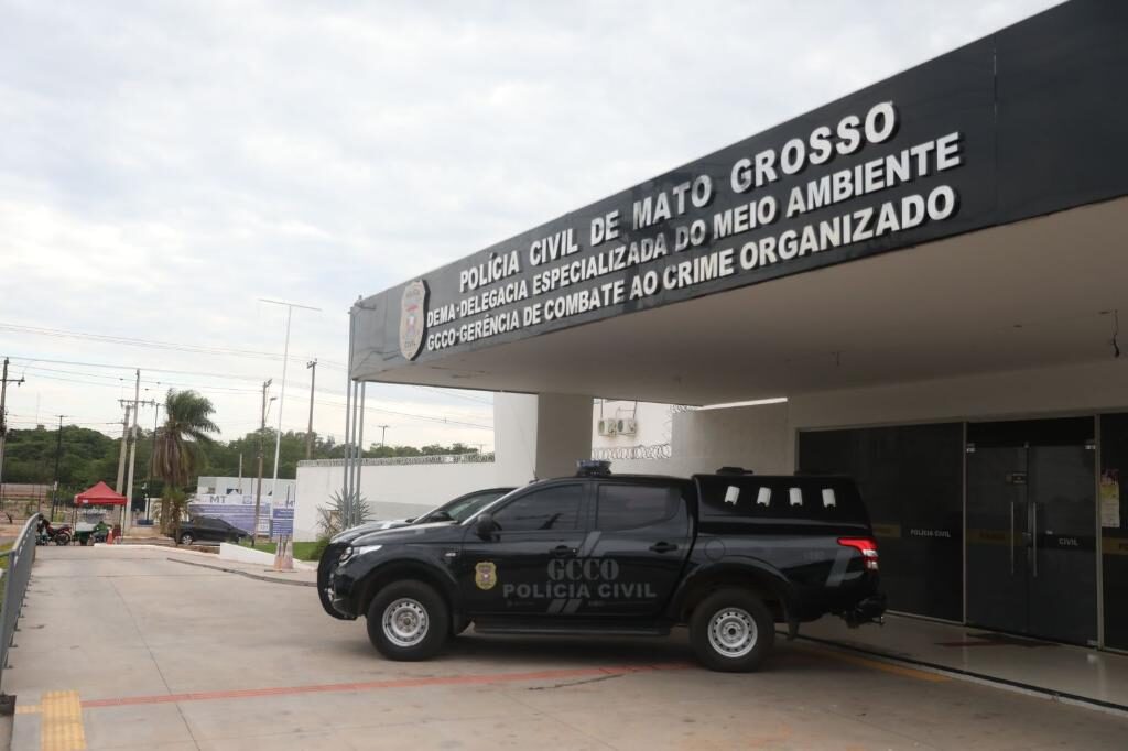 Polícia cumpre 100 mandados contra esquema de lavagem de dinheiro de lideranças de facção criminosa em MT