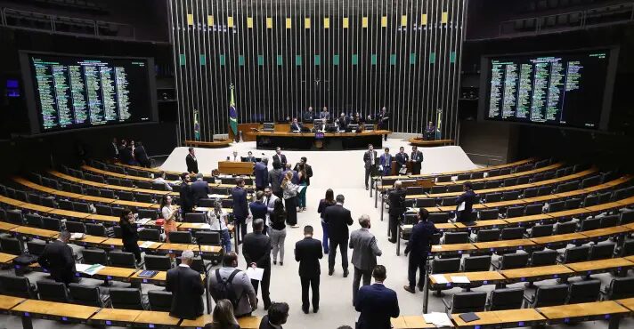 Janela partidária provoca ‘dança das cadeiras’ na Câmara