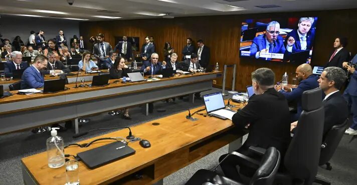 Relatório da CPMI do INSS é finalizado com mais de 4 mil páginas