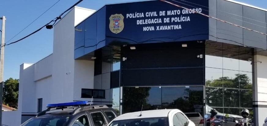 Polícia prende mãe em flagrante por queimar a filha com ferro quente