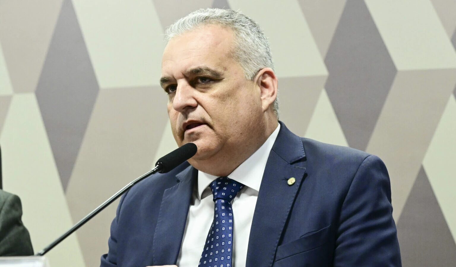 CPI do INSS rejeita relatório final e indiciamento de Lulinha e outros