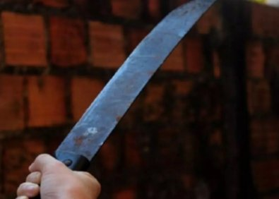 Confusão em bar tem mulheres agredidas socos e golpes de facão