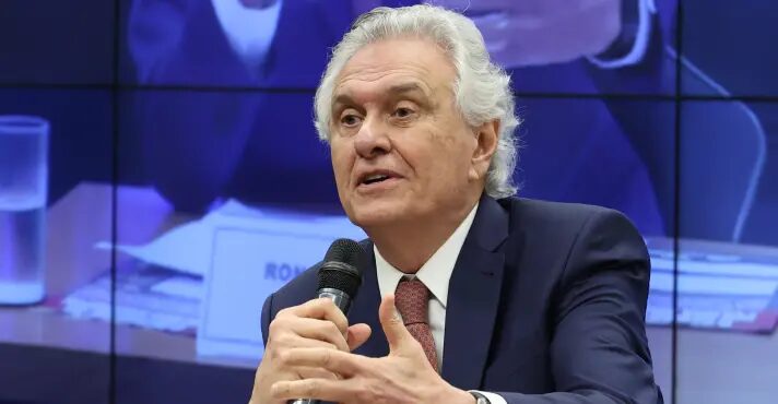 Caiado critica Lula: ‘Endividamento não tem relação com cachorros’