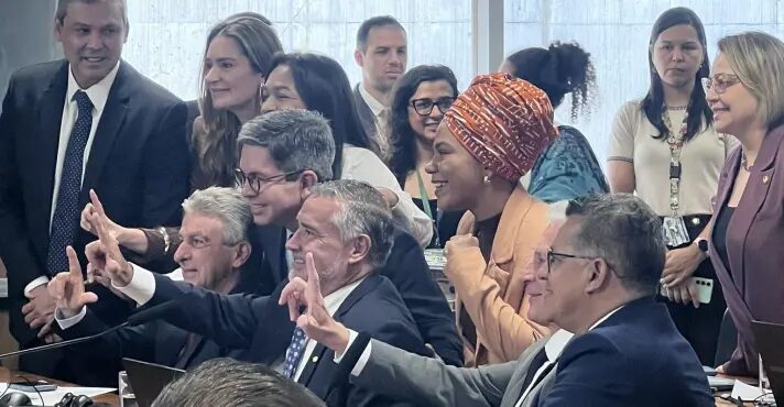 Cena do Mensalão se repete com CPMI do INSS; veja vídeos