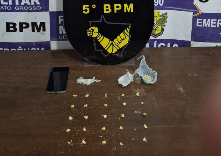 Com tornozeleira eletrônica, suspeito é detido com drogas após tentar se desfazer de entorpecentes em Rondonópolis