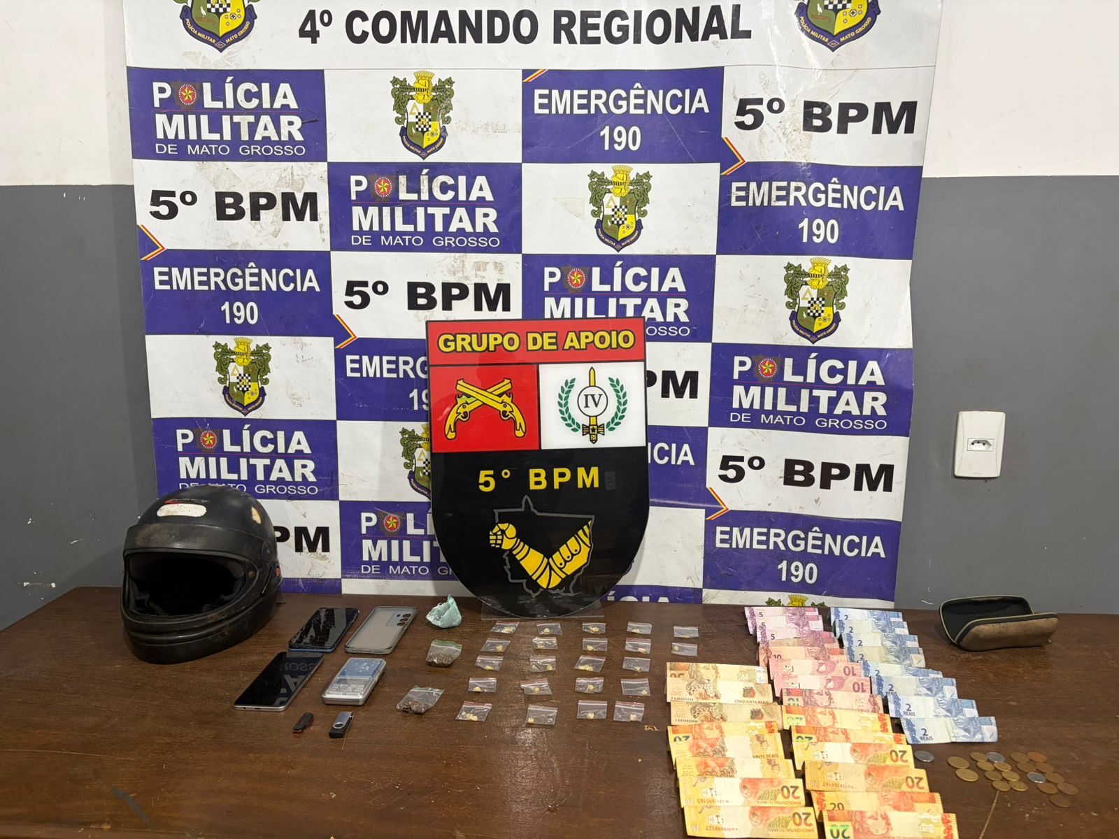 Suspeito é detido com 21 porções de pasta base após tentar fugir da polícia em Rondonópolis