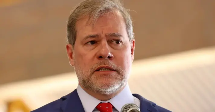 Planilha da PF coloca Moraes, Toffoli e Viviane em mesa do Master