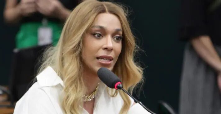 Justiça derrota Erika Hilton em processo contra estudante por ‘transfobia’