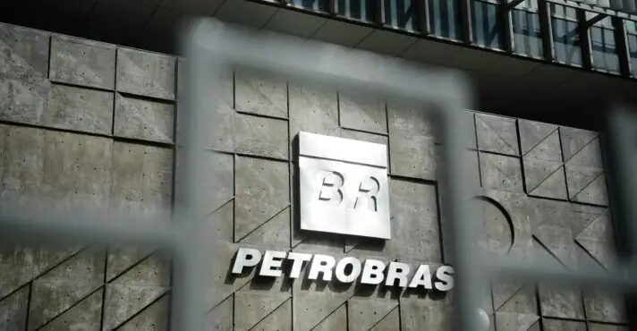 Petrobras confirma alta de 54% no querosene de aviação