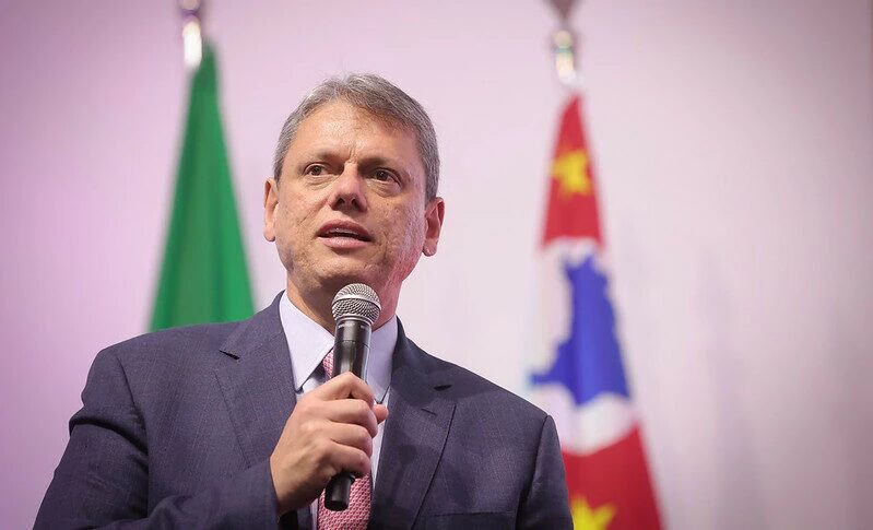 SP: Tarcísio sanciona aumento salarial de 10% para polícias