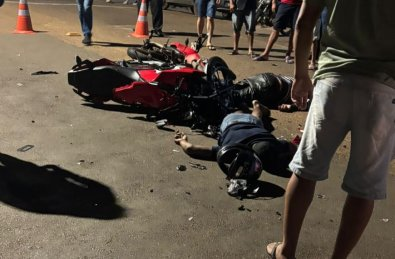 Pancada entre motos deixa entregador ferido em MT