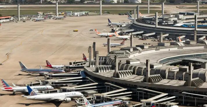 Aeroportos de SP cancelam mais voos depois de pane no controle aéreo