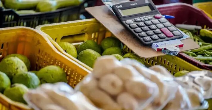 Alimentos puxam alta da inflação em março