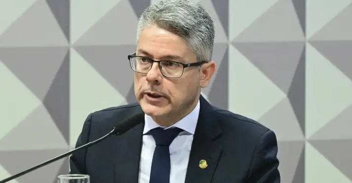 CPI do Crime Organizado aponta indícios de exploração sexual em festas organizadas por Vorcaro