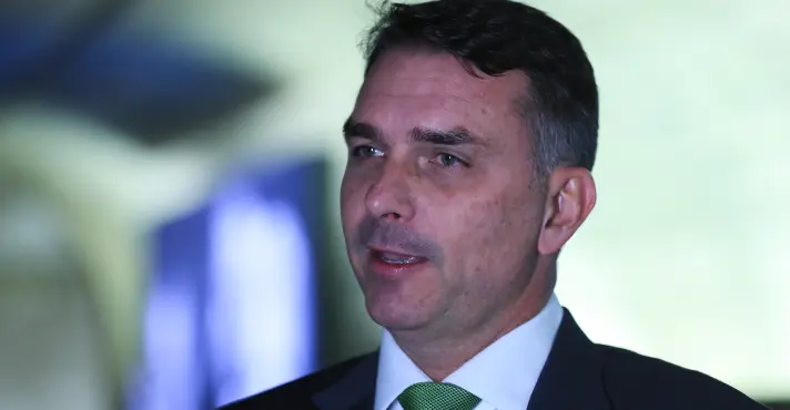 2º turno: Flávio Bolsonaro vence tanto Lula quanto Haddad