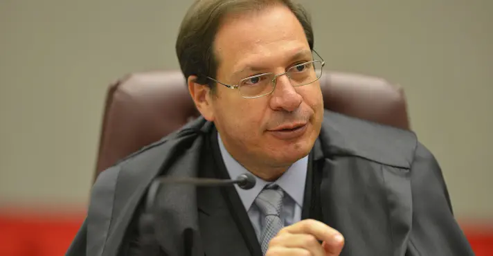 Por unanimidade, indicado de Lula é eleito presidente do STJ