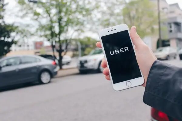Uber demite 23% do setor de RH e recrutamento em reestruturação interna