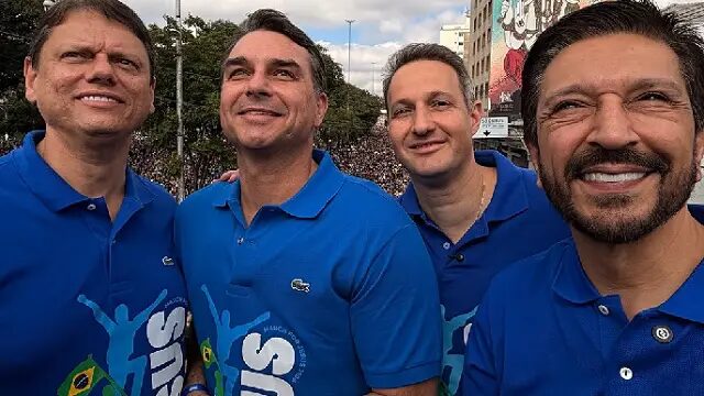 Flávio Bolsonaro fala em ‘guerra espiritual’ e em retirar o ‘mal do governo’