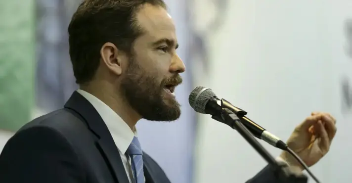 Ministro da Fazenda toma as dores de Lula e chama Milei de ‘palhaço’