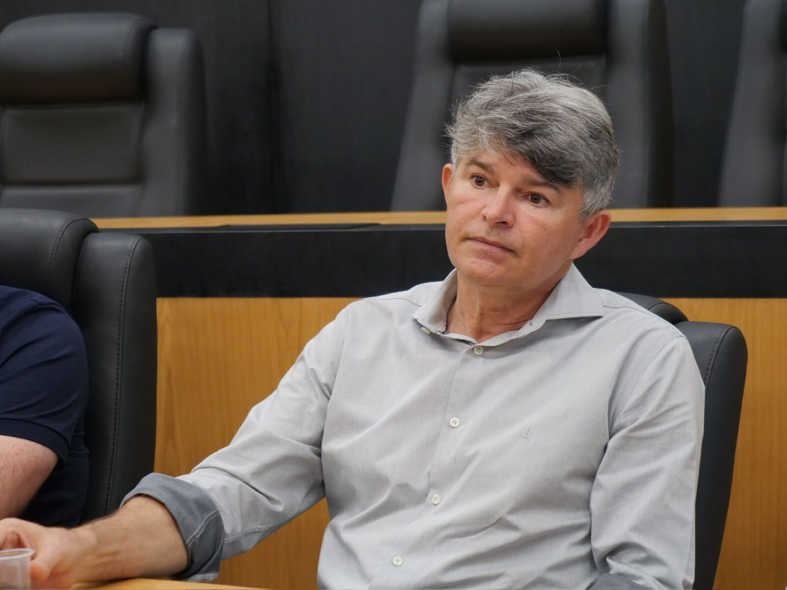 “Entre o MDB e os prefeitos, ficamos com os prefeitos”, diz Zé Medeiros