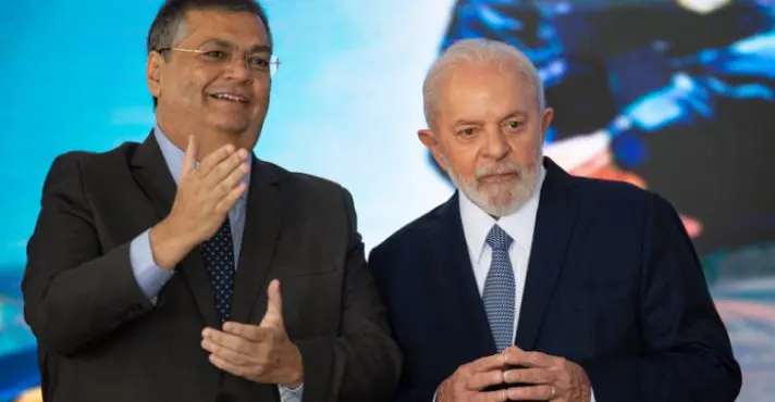 Dino manda PF abrir inquérito sobre suposto financiamento estrangeiro à campanha de Flávio